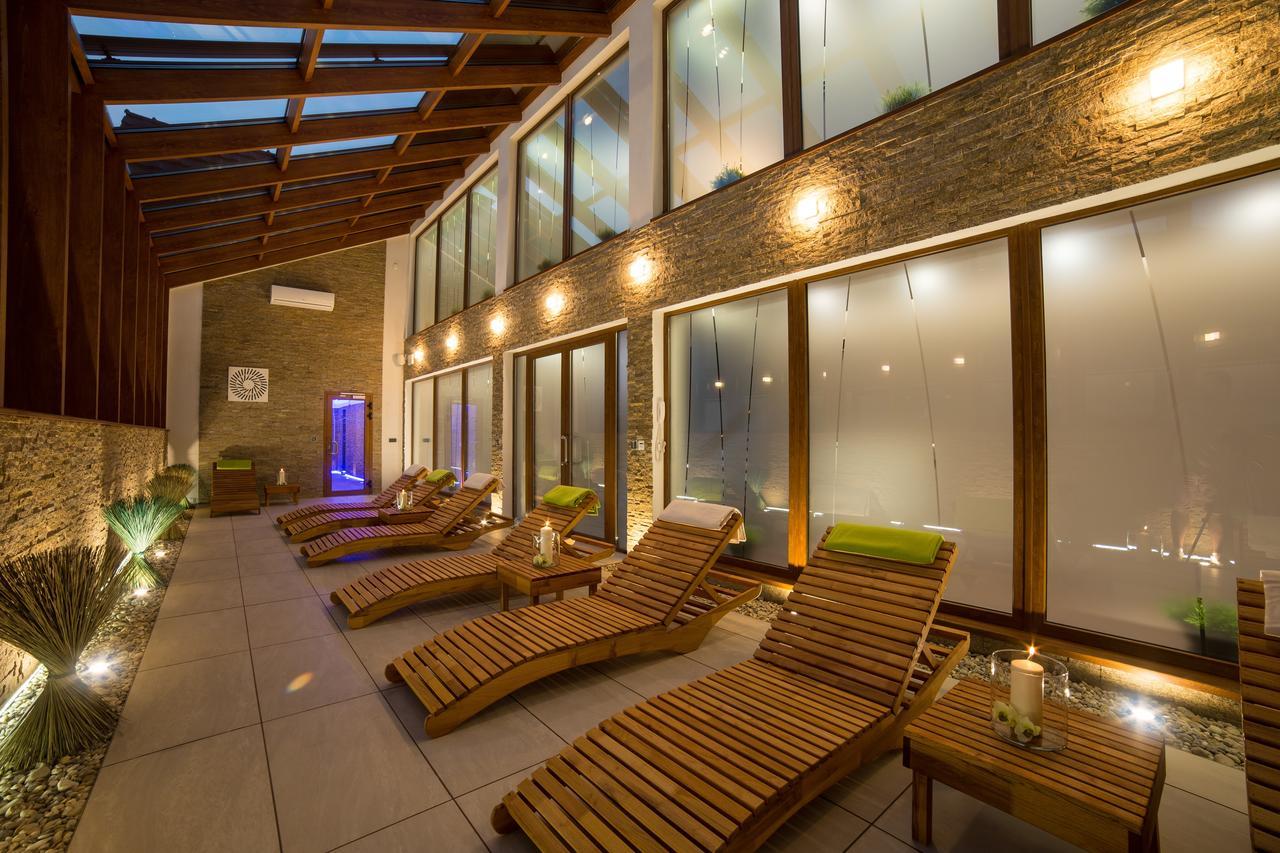 Hotel Daro บันสกา ชีอาว์นีซา ภายนอก รูปภาพ